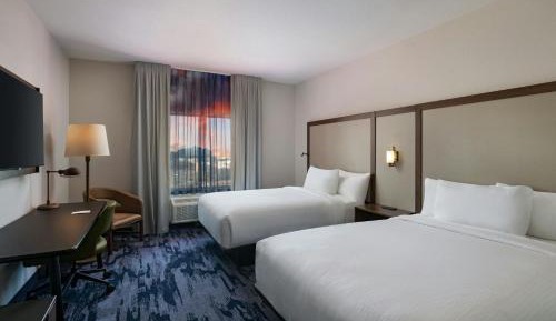 Standard Queen Room with City View - Hearing Accessible