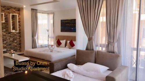 King Studio with Sofa Bed