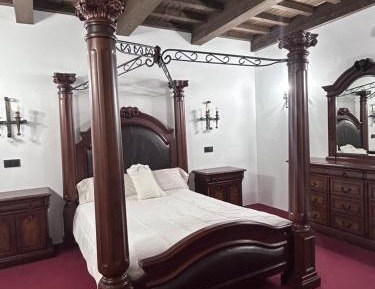 Queen Suite with Spa Bath