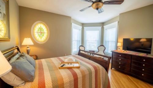 Standard Queen Room