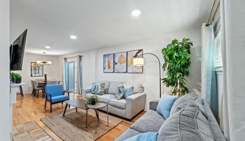 Two-Bedroom Deluxe Apartment with Balcony