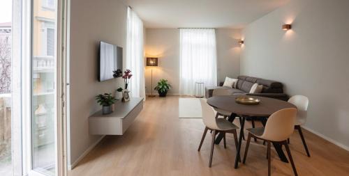 Superior One-Bedroom Apartment with Balcony