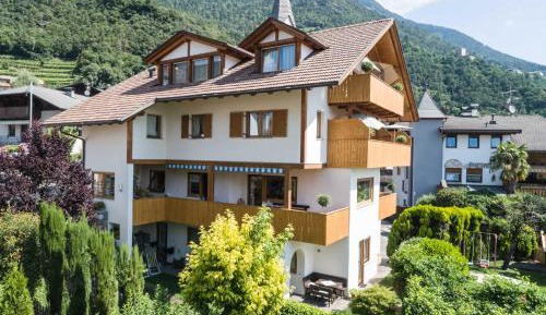 One-Bedroom Apartment with Balcony