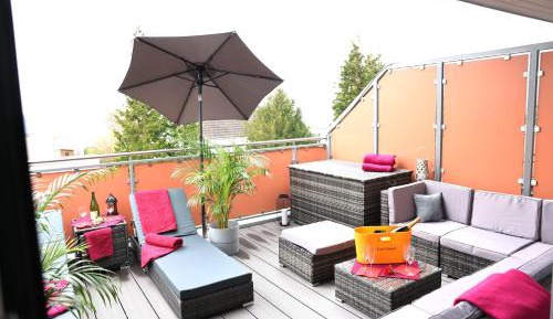 Three-Bedroom Apartment with Mountain View