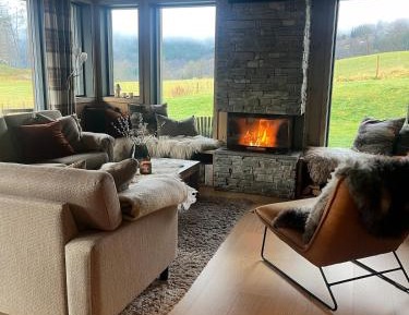 Apartment with Mountain View
