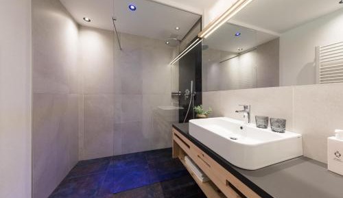 Deluxe Suite with Spa Bath