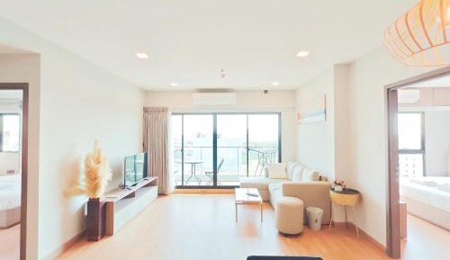 Three-Bedroom Apartment with Balcony