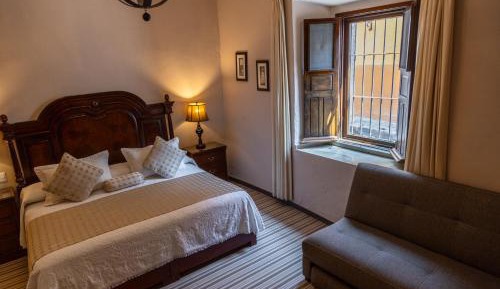 Deluxe One-Bedroom Apartment