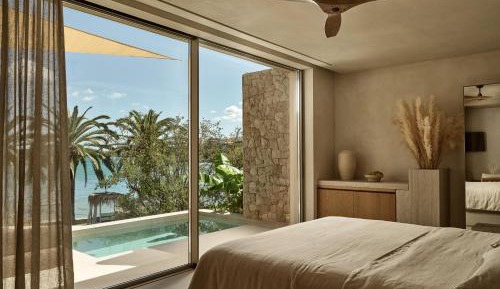 Executive Beachfront View Suite with Heated Mini Pool