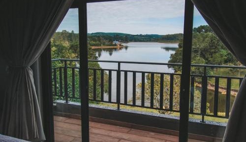 Family Room with Lake View