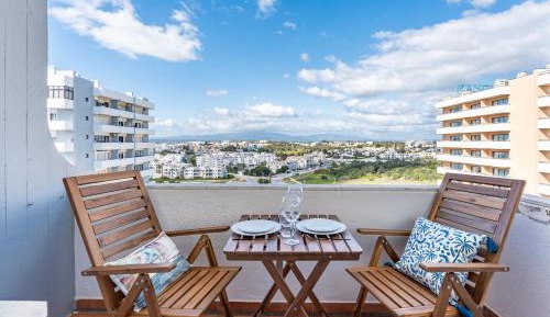 Superior One-Bedroom Apartment with Balcony