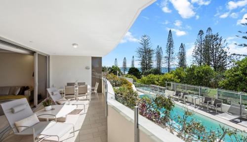 Apartment with Pool View 