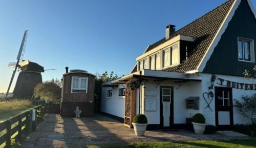One-Bedroom Holiday Home