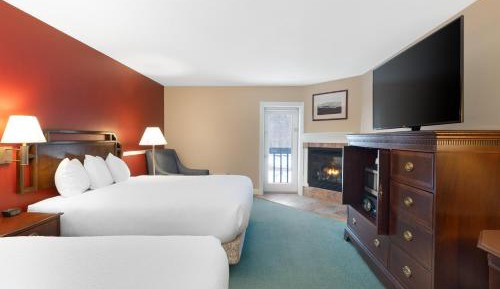 2nd Floor 2 Queen Beds W/Fireplace