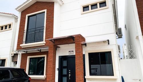 Three-Bedroom Holiday Home 