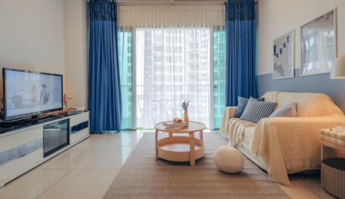 Two-Bedroom Deluxe Apartment with Balcony