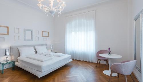 Three-Bedroom Deluxe Apartment