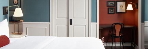 King Room with Atrium View