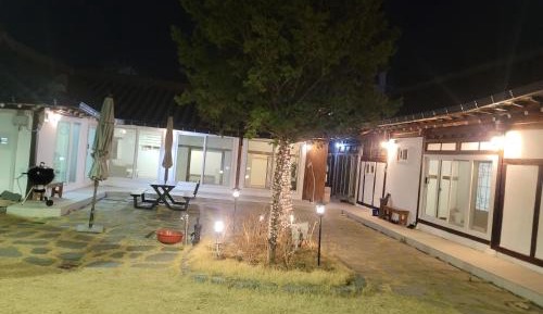 Family Room with Garden View