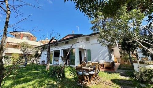 Apartment with separate entrance - Ground Floor 