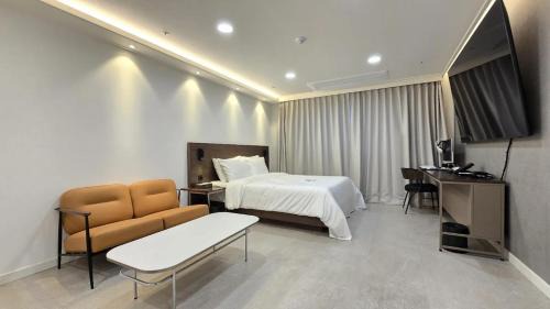 Suite with Massage chair