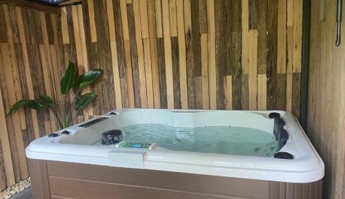 Apartment with Garden View