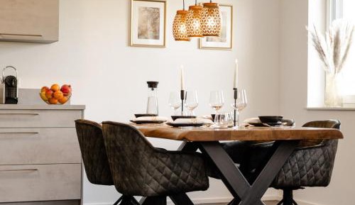 Two-Bedroom Apartment with Mountain View