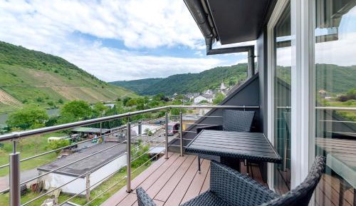 Superior One-Bedroom Apartment with Balcony