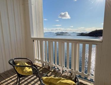 Four-Bedroom Apartment with Balcony 