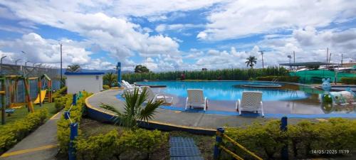 Apartment with Pool View 