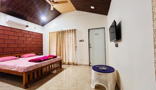 Deluxe Double Room (2 Adults + 1 Child)