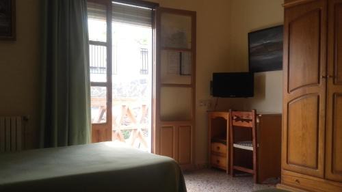 Twin Room (2 Adults)