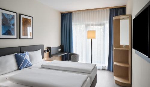 Standard Twin Room with Street View