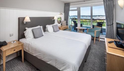 Twin/Double Sea View & Balcony