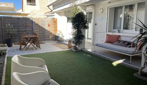 Apartment with Garden View
