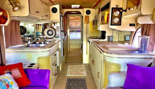 Apartment with Mountain View