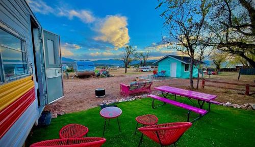 Apartment with Mountain View