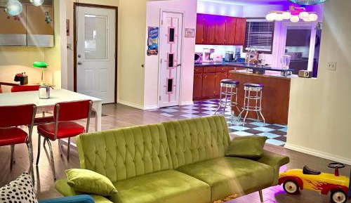 Apartment with Mountain View