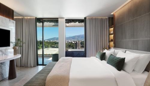 Zeus Presidential Suite with Balcony, Temple View & outdoor Jetted Tub