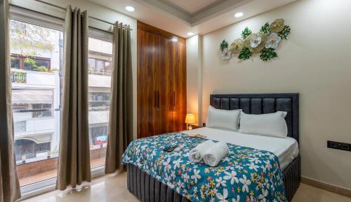 Three-Bedroom Apartment with Balcony