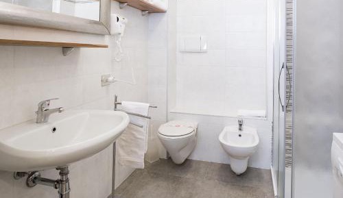 One-Bedroom Apartment with Balcony