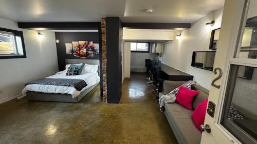 Deluxe Queen Studio 
