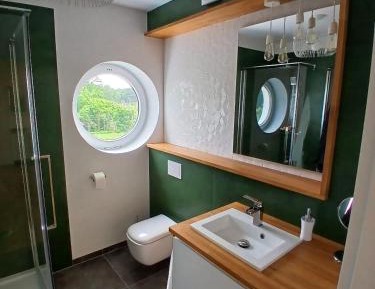 Apartment with Lake View