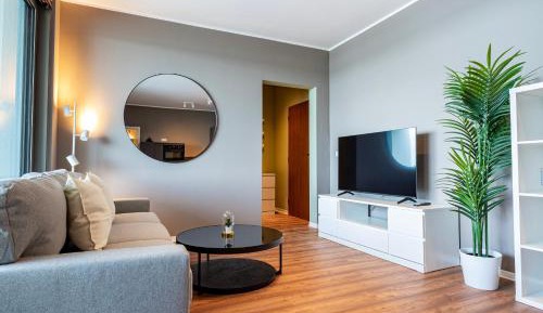 One-Bedroom Apartment with Lake View