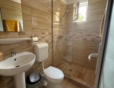 Deluxe Room (2 Adults + 1 Child)