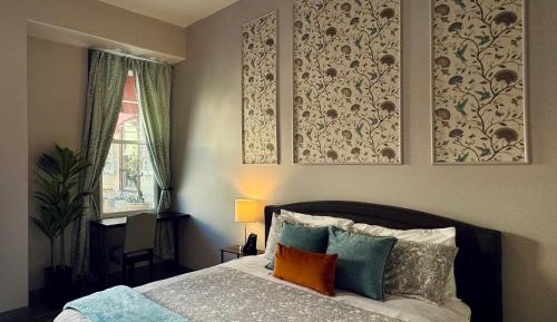 Queen Room with Garden View