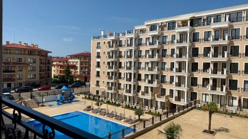 Two-Bedroom Apartment with Mountain View
