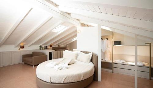 Deluxe Suite with Spa Bath