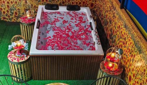 Villa with Garden View