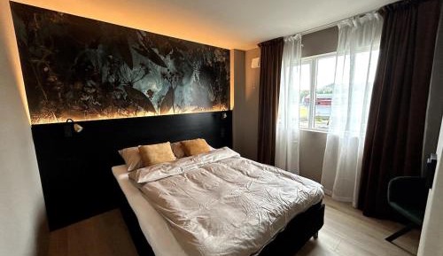 Two-Bedroom Apartment with Mountain View